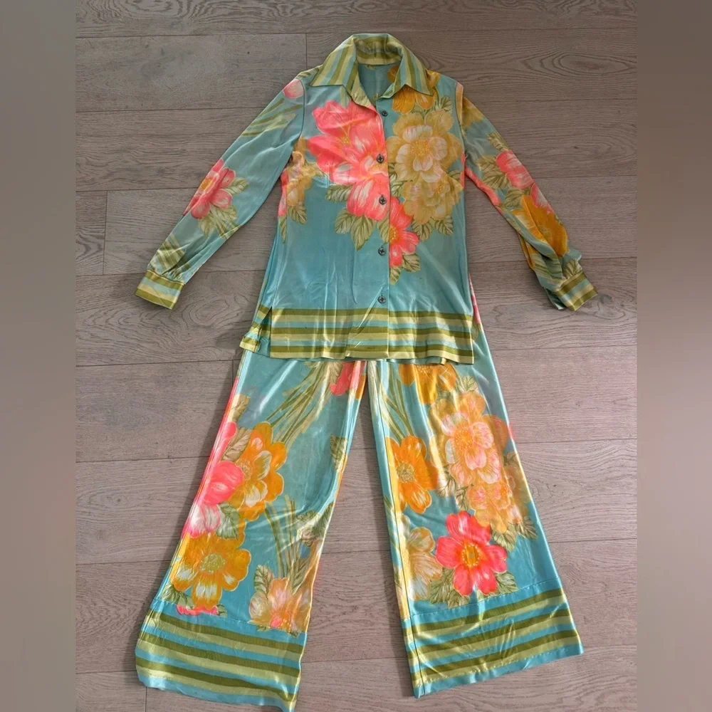 VINTAGE floral button down/pantsuit 60-70’s size small (see measurements) - Picture 9 of 15